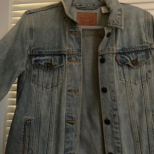 Levi’s jeans jacket in size medium